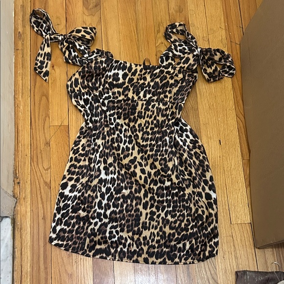 silence + noise Dresses & Skirts - Silence + Noise Leopard Print Mini Dress. Ribbons. Mini. Size XL. Accents curves